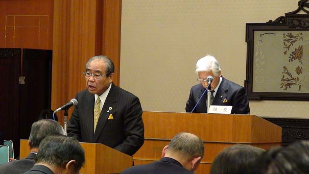 写真：答弁をする松原広域連合長